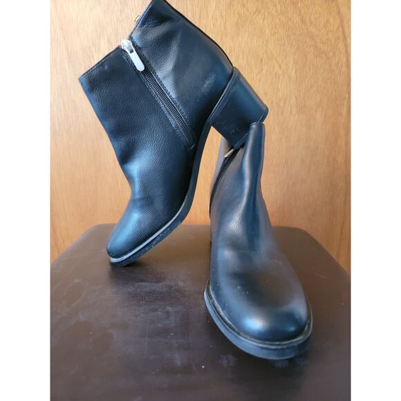 NEW Libby Edelman Madrid Black Ankle Boots - Sz: 9.5 - Picture 1 of 8